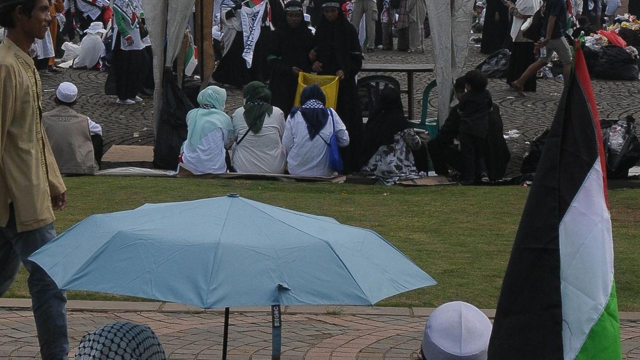 Tuntutan terakhir, Rizieq menyerukan persatuan bangsa Indonesia serta meminta seluruh warga dan umat Islam di Indonesia untuk menjunjung tinggi Pancasila dan UUD 1945.