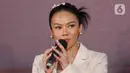 Dalam keterangannya, Yura Yunita mengaku bahwa konser ini didedikasikan untuk menyelami energi para pemilik karya-karyanya. (Liputan6.com/Herman Zakharia)