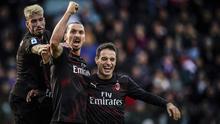 Penyerang AC Milan, Zlatan Ibrahimovic berselebrasi dengan rekan-rekannya usai mencetak gol ke gawang Cagliari pada pertandingan Liga Serie A Italia di Sardegna Arena (11/1/2020). Ibrahimovic mencetak gol dimenit ke-64 dan merupakan gol perdananya di AC Milan musim ini. (Spada(/LaPresse via AP)