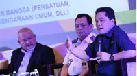 Ketua Inasgoc, Erick Thohir (kanan) memberi keterangan saat diskusi persiapan pelaksanaan Asian Games 2018 di Jakarta, Rabu (2/5). Diskusi membahas kemajuan kesiapan sarana maupun infrastruktur. (Liputan6.com/Helmi Fithriansyah)