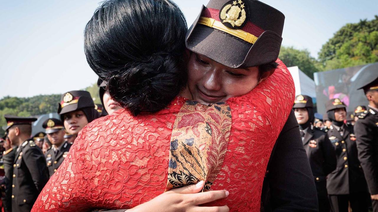 FOTO: Tangis Haru Warnai Pelantikan 2.000 Perwira Remaja oleh Presiden Prabowo