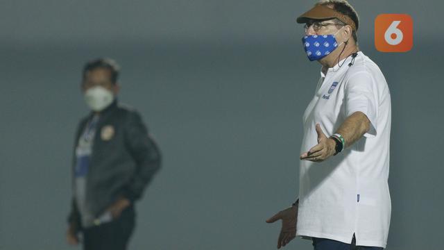 Pelatih Persib Bandung, Robert Alberts.