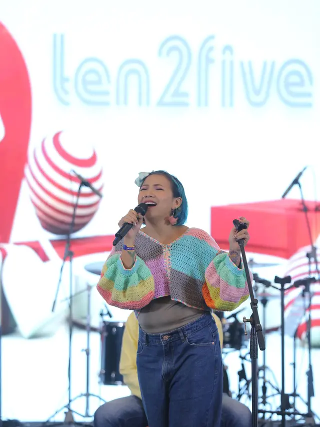 Fimela Day 2024 kembali menjadi sorotan dengan kehadiran salah satu band legendaris Indonesia, Ten2Five, berlangsung pada Jumat (29/11/2024) di Indonesia Convention Exhibition (ICE) BSD, Tangerang (Dok/Fimela.com)