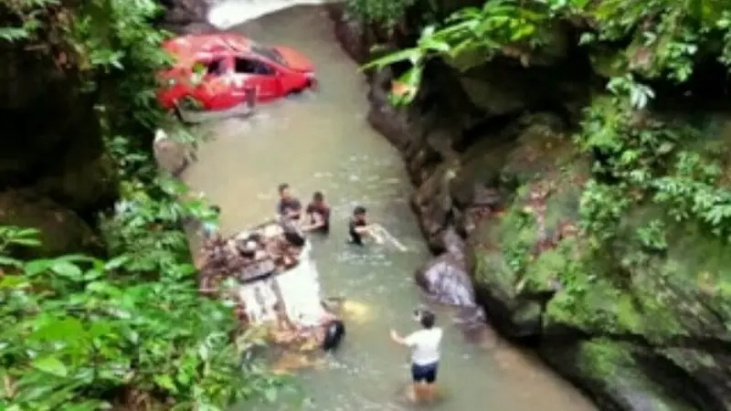 Lakalantas terjadi di Jalan Raya Desa Pinamorongan dan Desa Wuwuk, Kecamatan Tareran, Kabupaten Minahasa Selatan, Sulut, Jumat (12/6/2020).