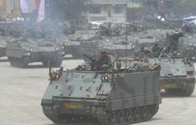 Menyaksikan ganasnya parade kendaraan tempur TNI