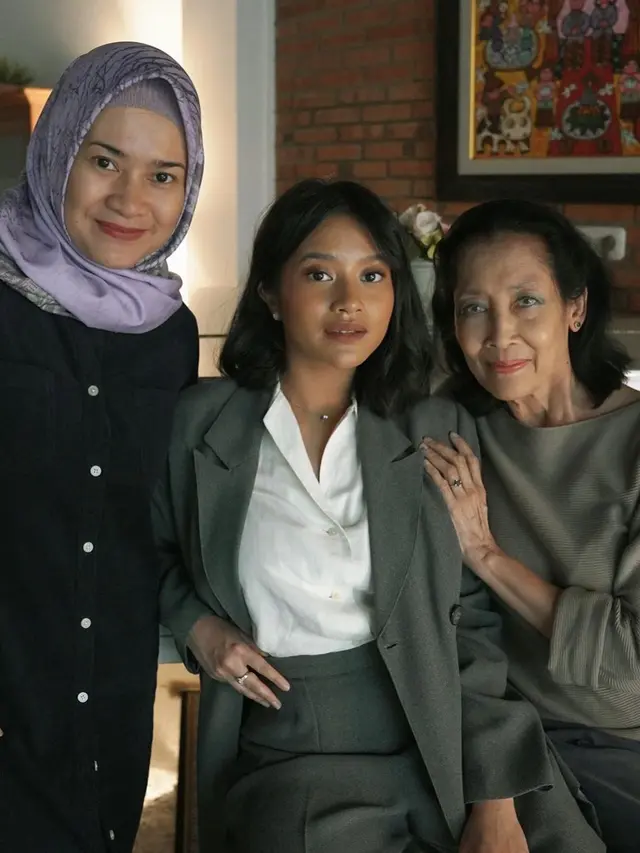 6 Momen Ikke Nurjanah Temani Siti Adira Kania Sidang Skripsi, Penuh Kebahagiaan