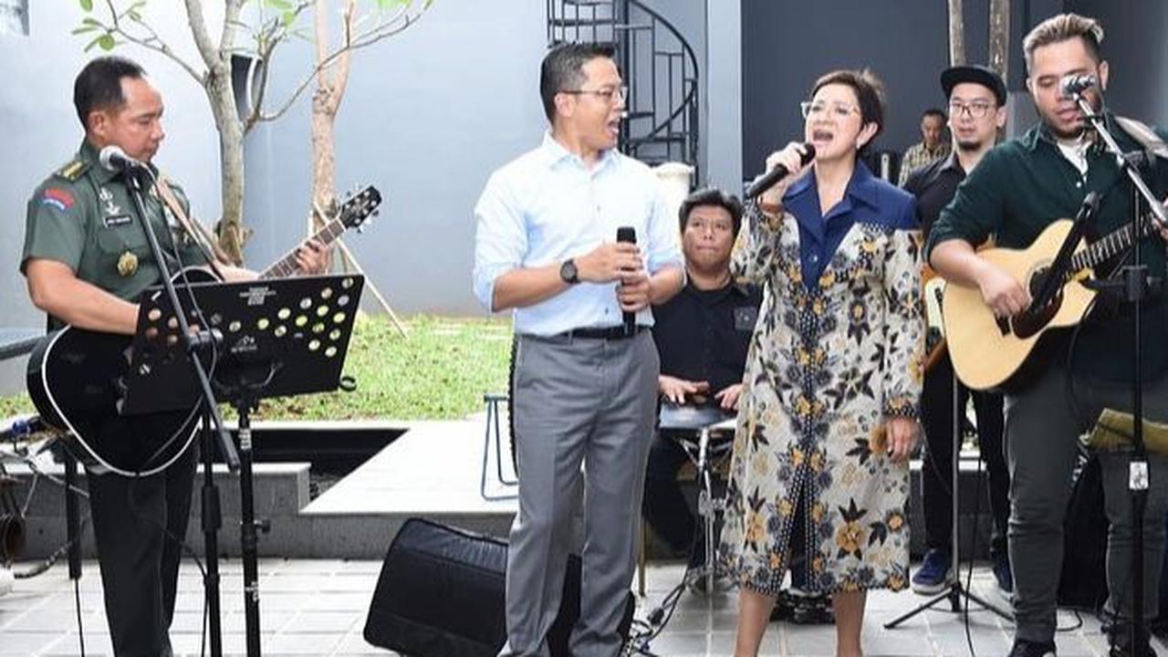 Unggahan Agus Subiyanto sontak sukses mencuri perhatian masyarakat. Berbagai komentar pun membanjiri unggahan tersebut.<br>