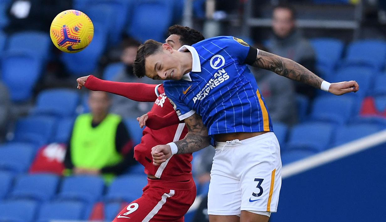 Ben White mengawali karier mudanya di akademi Southampton sebelum pindah ke Brighton & Hove Albion. Ketika bermain di skuat utama The Seagulls ia banyak dipinjamkan ke beberapa klub hingga akhirnya direkrut Arsenal pada musim 2021/22 dengan banderol £52,65 juta. (AFP/Pool/Neil Hall)
