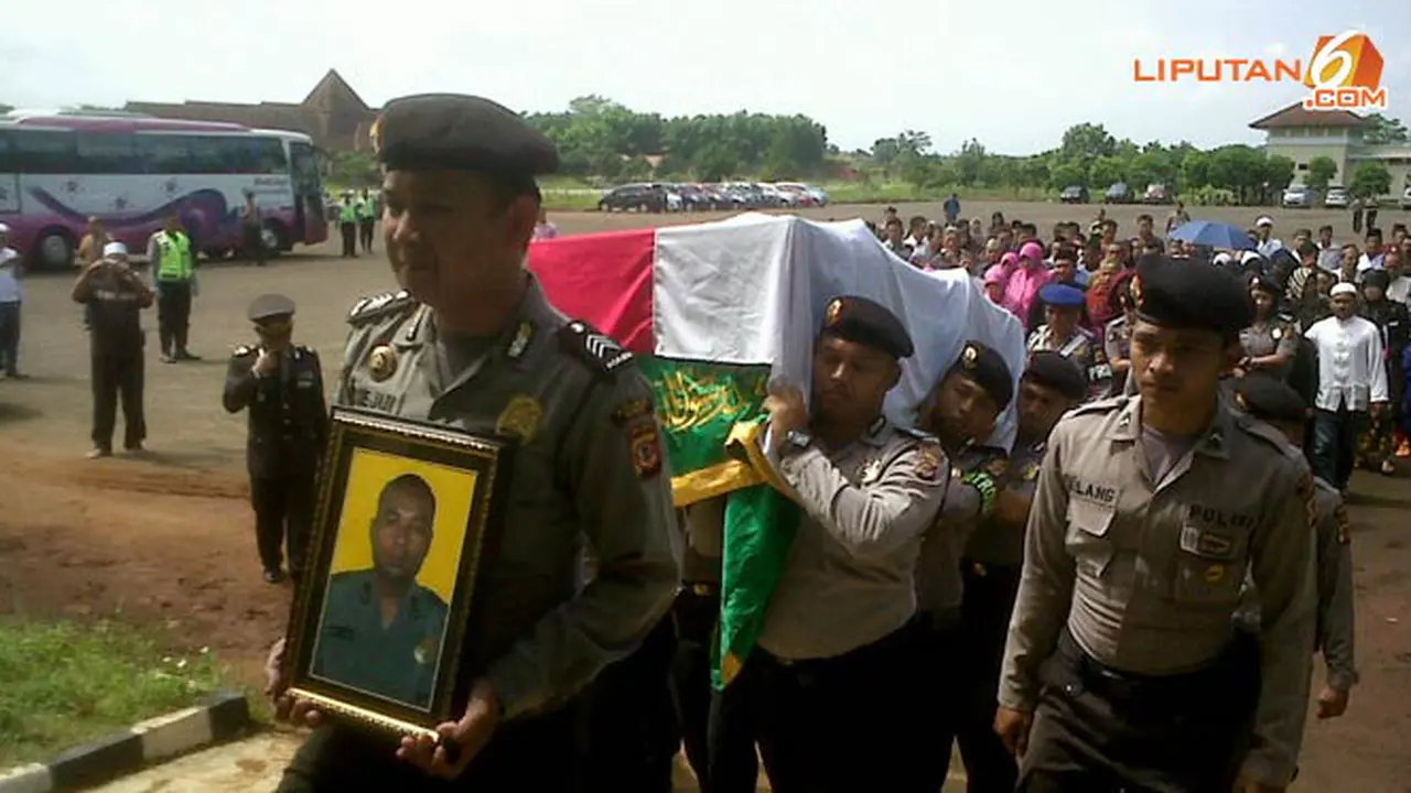 pemakaman-polisi-140111c.jpg