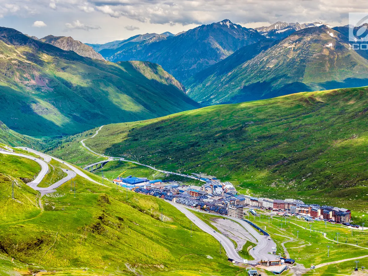 6 Fakta Menarik Andorra, Kerajaan Kecil Eropa di Pegunungan Pyrenees -  Lifestyle Liputan6.com