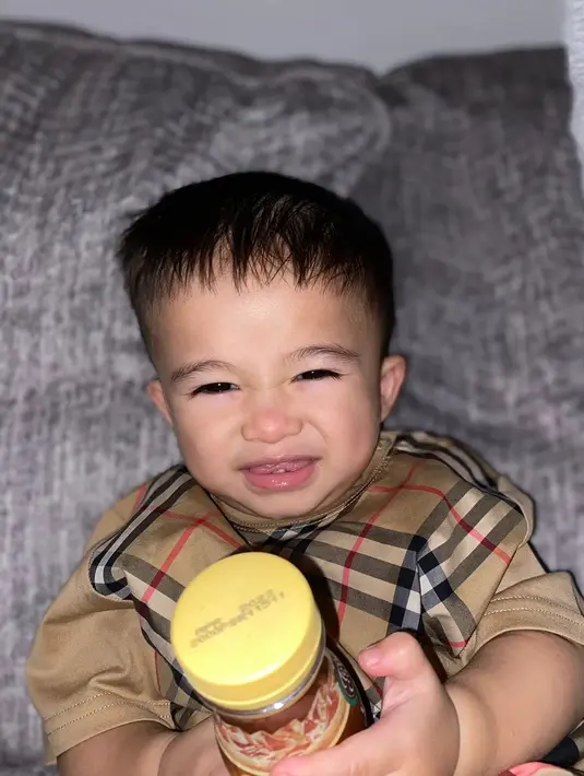 [Instagram/nathalieholscher]