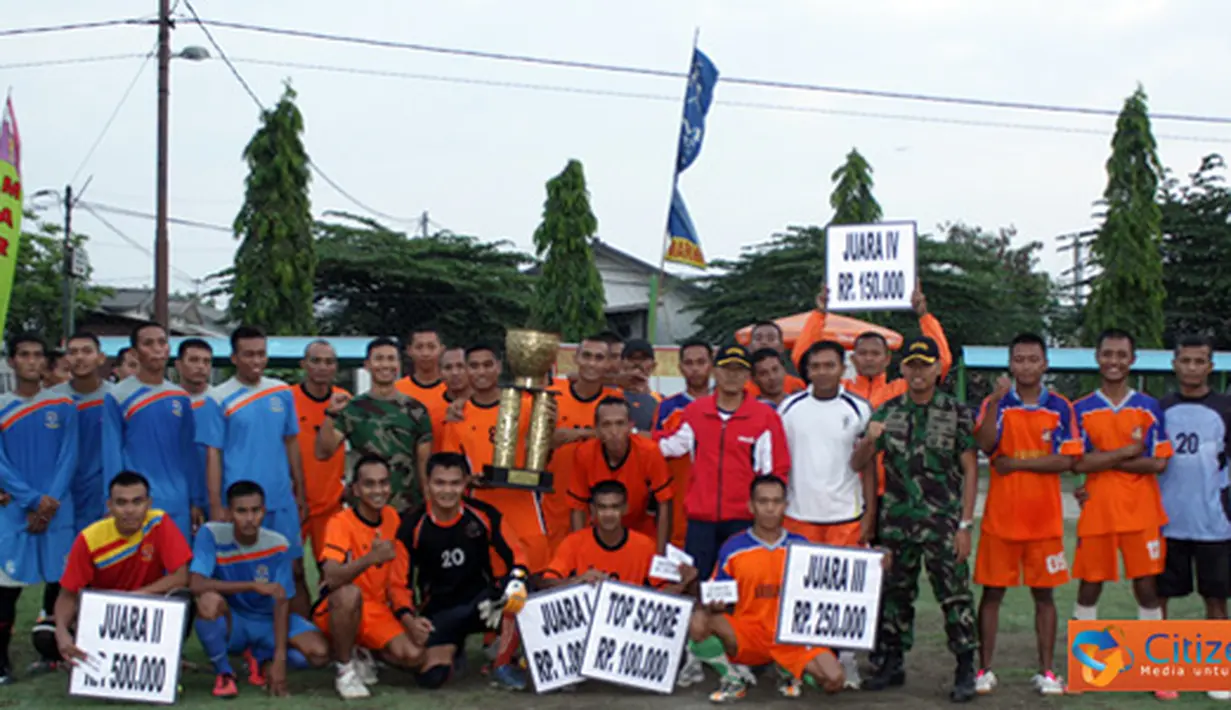 Citizen6, Surabaya: Pertandingan yang di helat selama lima hari yang bertepatan dengan bulan Ramadan tersebut di ikuti oleh 10 tim ini memperebutkan piala bergilir Komandan Batalyon Howitzer 1 Marinir. (Pengirim: Budi Abdillah)