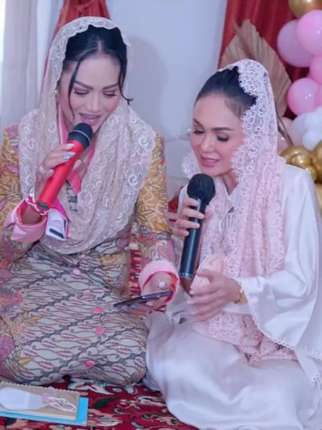 6 Potret Krisdayanti dan Yuni Sahara di Akikah Keponakan, Curi Perhatian