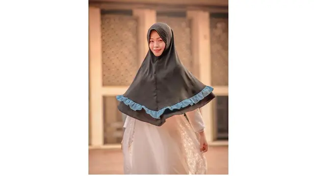 Penampilan wanita asal Bengkulu ini juga berbeda dari masa ke masa.