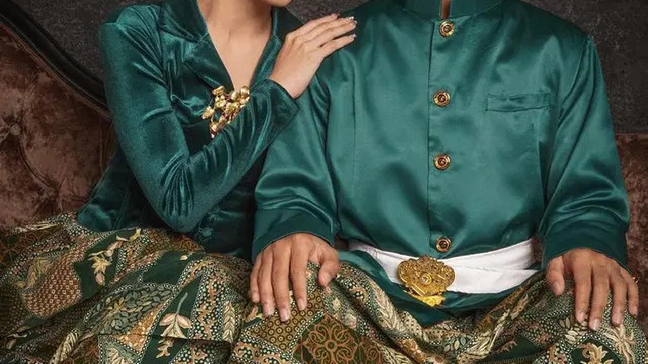 Gunakan baju adat