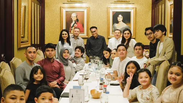 7 Potret Lebaran Krisdayanti dan Ashanty di Singapura, Berkumpul Bersama Anak