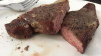 Hasilnya "cukup baik" walau tekstur steak "terlalu kering". (foto: Mashable/Imgur)