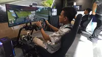 Simulator bus dan truk di GIICOMVEC 2020 (Amal/Liputan6.com)