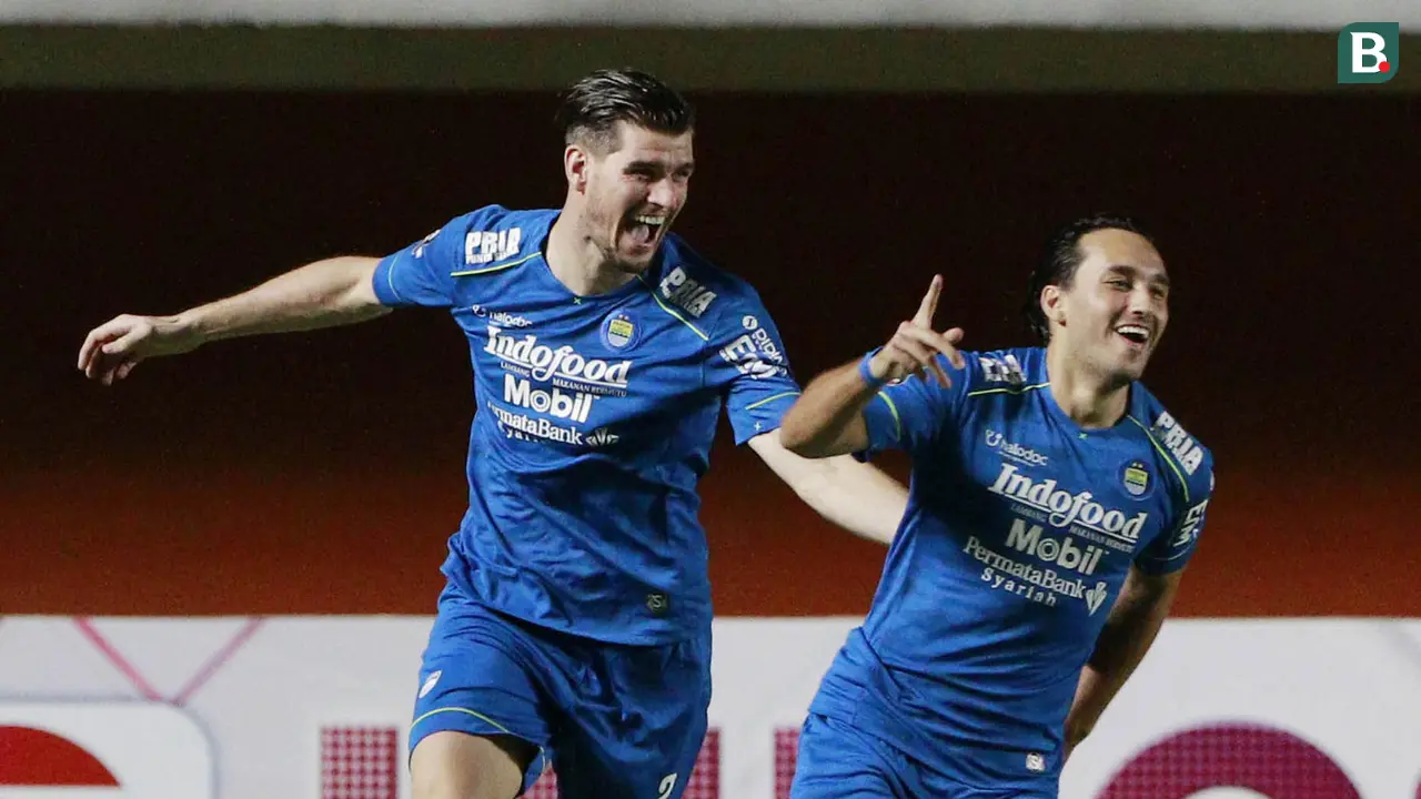 FOTO: 5 Gol dan 2 Kartu Merah Tersaji, Persib Bandung Singkirkan Persebaya Surabaya 3-2 - Ezra Walian
