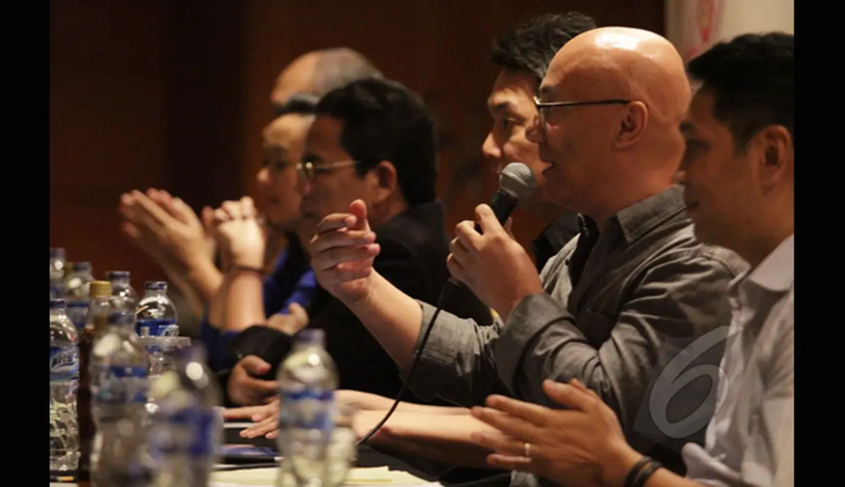 Program Director Java Festival Production Paul Dankmeyer (kedua kanan) memberikan keterangan pers terkait Java Jazz Festival 2015 di Jakarta, Rabu (4/3). (Liputan6.com/Faizal Fanani)