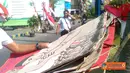 Citizen6, Surabaya: Satpam beralasan, pembongkaran dilakukan atas instruksi Wakil Rektor II Universitas Airlangga karena gambar kemerdekaan tersebut membuat kesan pintu masuk kampus menjadi kumuh. (Pengirim: Nias Stovit)


