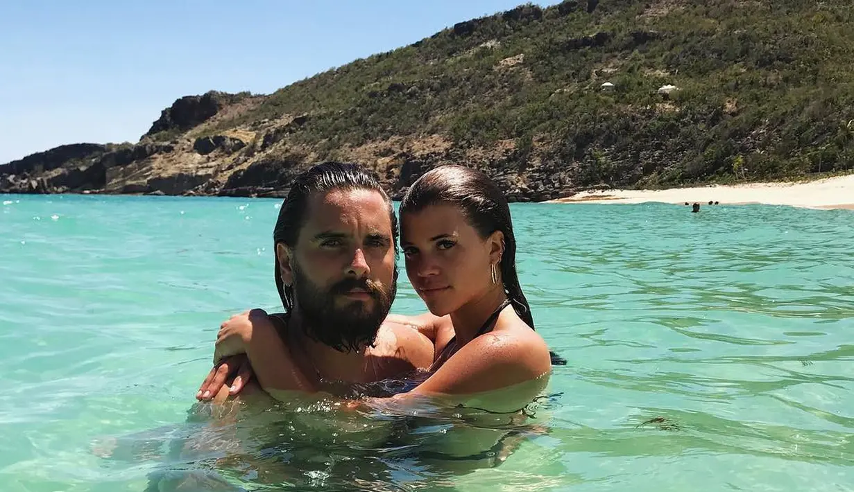 "Selamat ulang tahun, sayang! Terima kasih untuk menjadi dirimu. Sayang kamu," tulisnya. (instagram/sofiarichie)