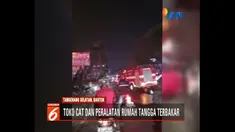 Banyaknya bahan yang mudah terbakar membuat api cepat membesar dan membakar hampir seluruh bagian toko.