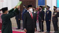 Presiden Joko Widodo (Jokowi) secara resmi melantik Mayor Jenderal TNI Suharyanto di Istana Negara, Jakarta pada Rabu, 17 November 2021 menggantikan Ganip Warsito. (Dok Biro Pers Sekretariat Presiden RI)