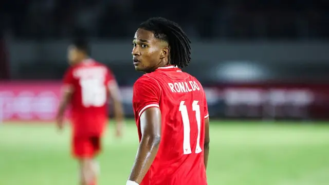 Aksi Ronaldo Kwateh ketika membela Timnas Indonesia di Piala AFF 2024. (c) Bola.net/Abdul Aziz