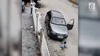 Begini detik-detik mengerikan saat seorang bocah dilindas mobil.