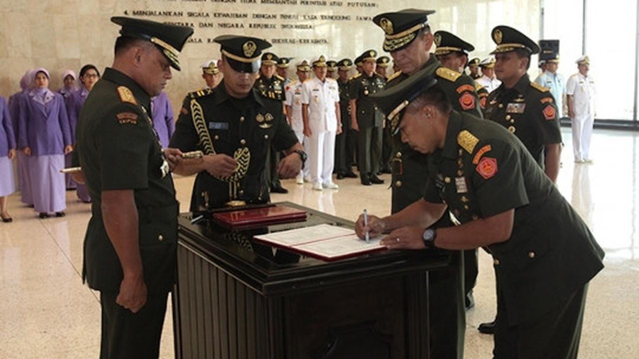 Jenderal Gatot pimpin Sertijab Aster Panglima TNI & Kapuspen TNI