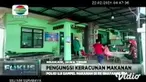 Sejumlah penyumbang makanan, berupa nasi bungkus ini tidak bisa menyalurkan langsung ke pengungsi longsor di Selopuro, Ngetos, Nganjuk, Jawa Timur. Mereka dilarang menyerahkan langsung ke pengungsi dan diarahkan ke dapur umum.