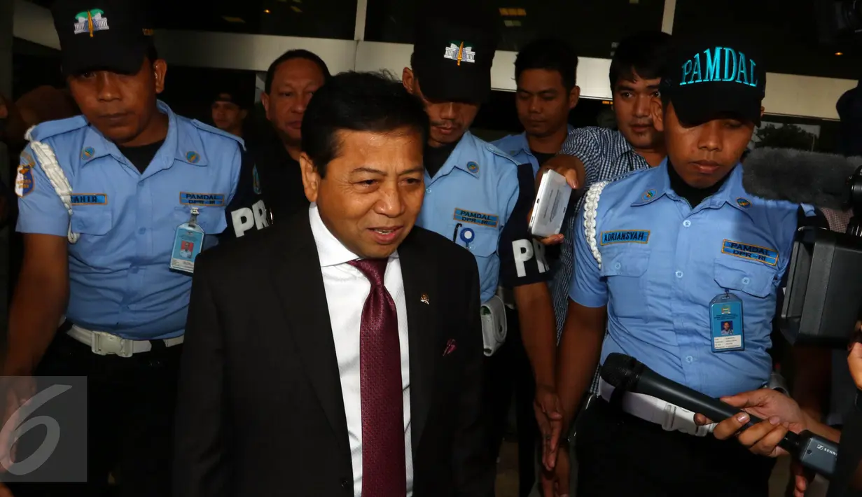 Ketua DPR Setya Novanto memilih memercayakan penyelesaian masalah tentang pencatutan nama Presiden terkait perpanjangan kontrak Freeport ke Mahkamah Kehormatan Dewan (MKD), Jakarta, Selasa (17/11/2015). (Liputan6.com/JohanTallo)