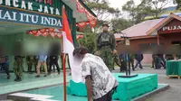 Momen Sakral Anggota OPM Cium Merah Putih, Sumpah Setia NKRI