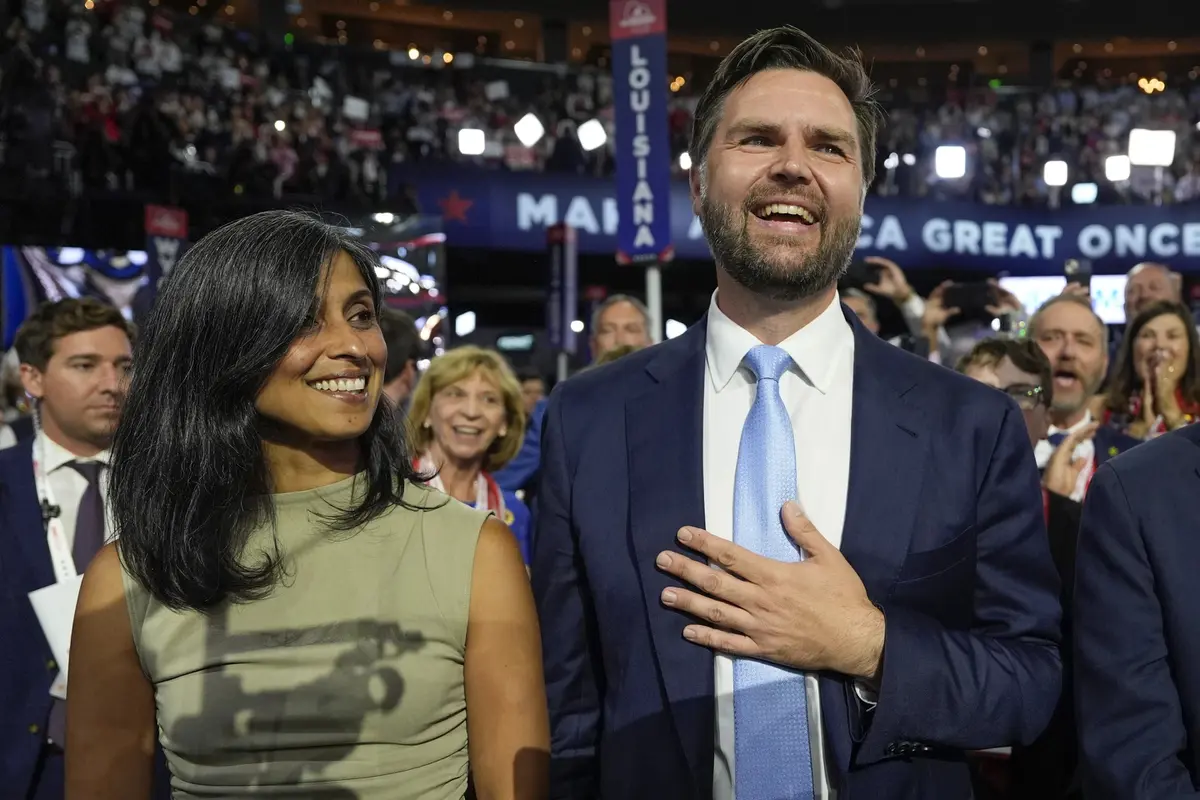 Senator JD Vance dari Ohio dipilih Donald Trump sebagai pasangannya, calon wakil presiden (cawapres) pada Pilpres 2024. (AP)