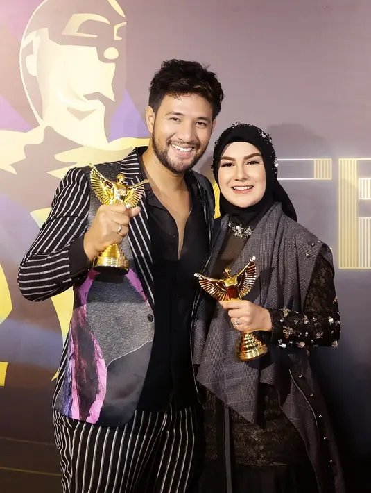Ammar Zoni dan Irish Bella Raih Penghargaan FFI 2019. (Bambang E Ros/Fimela.com)