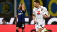 Striker Torino, Andrea Belotti, merayakan gol ke gawang Inter Milan pada laga Serie A di Giuseppe Meazza, Milan, Minggu (26/8/2018). (AFP/Miguel Medina)