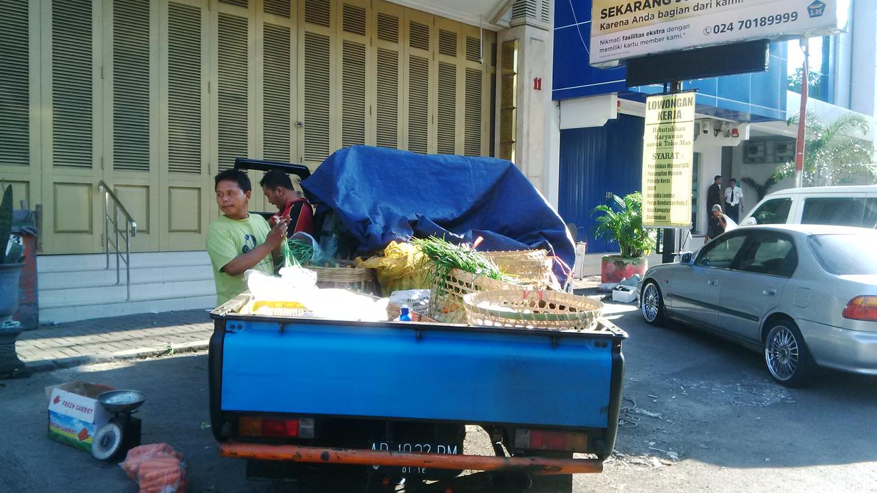 Cerita Bangkitnya Laksmi dan Kuwanto Pedagang Kecil Pasar Johar
