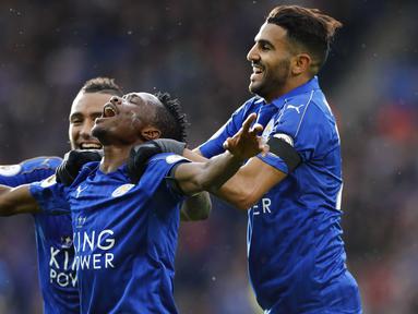 Pemain Leicester City, Ahmed Musa merayakan gol bersama rekan-rekannya saat melawan Crystal Palace pada lanjutan Premier League di King Power Stadium, Sabtu (22/10/2016). (Reuters/Eddie Keogh)