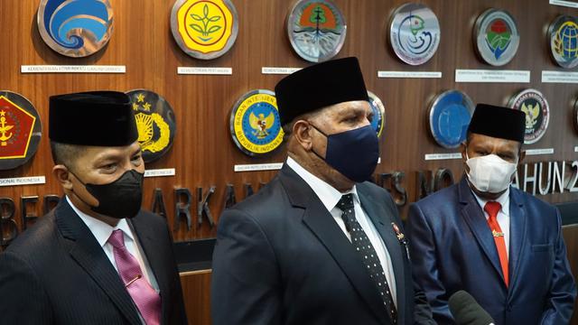 Komjen Paulus Waterpaw