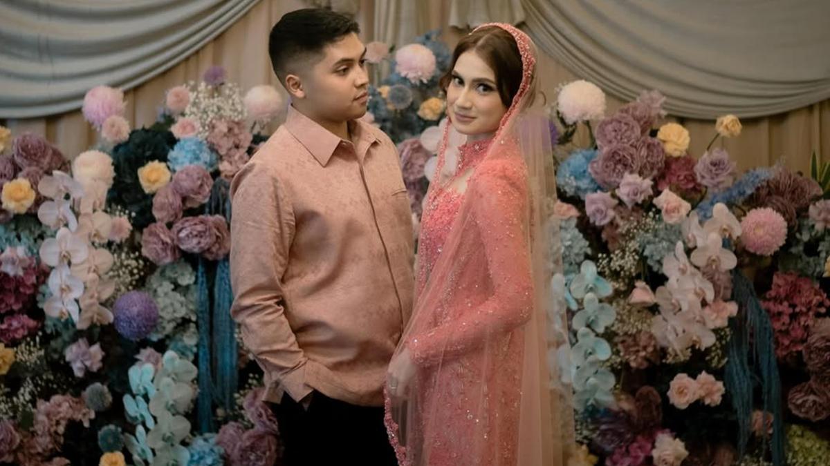 6 Potret Kebaya Lamaran Raisya Bawazier yang Memukau, Nuansa Pink Coral Lembut