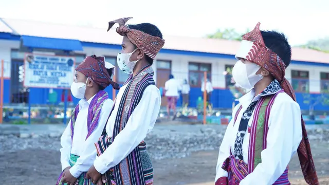 BRI merenovasi SD Negeri Fatukmetan, Atambua NTT. BRI telah membantu mendukung pendidikan di Indonesia lewat program CSR renovasi sekolah, beasiswa, bantuan kaca mata pelajar, taman bacaan dan lainnya. (Dok BRI)