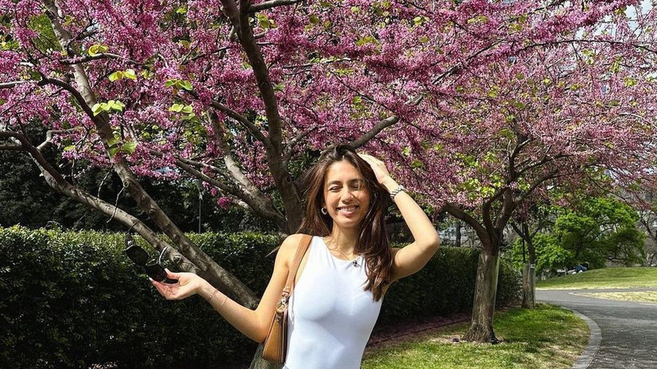 Lulus dari RMIT University di Australia, 8 Foto Anggun Kiara McKenna Saat Kenakan Kebaya