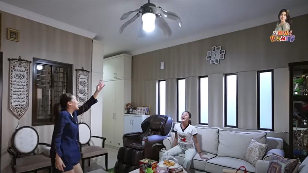 Intip Desain Ruang Keluarga Rumah Ayu Ting Ting: Sederhana, Nyaman, dan Penuh Gaya!