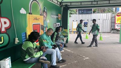 Tak Lagi Luntang Lantung di Jalan Berkat Shelter Ojol Sudirman-Thamrin