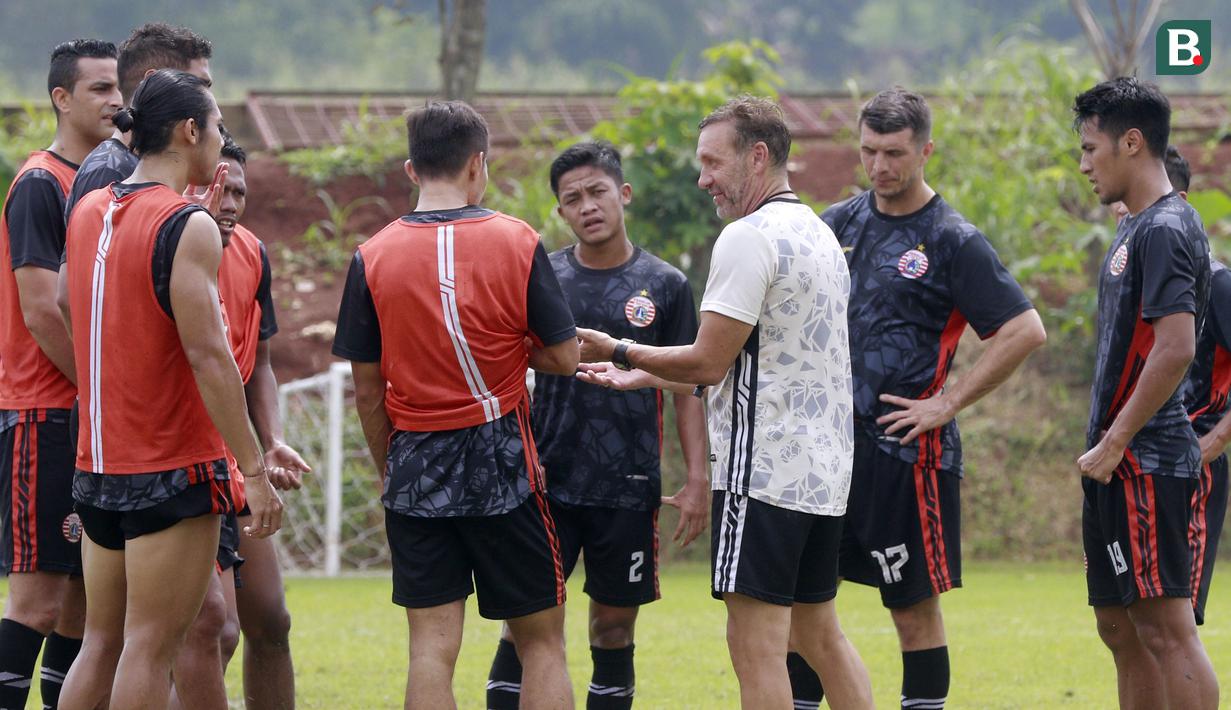 Latihan kali ini juga bertujuan untuk menjaga kebugaran pemain. (Bola.com/M Iqbal Ichsan)