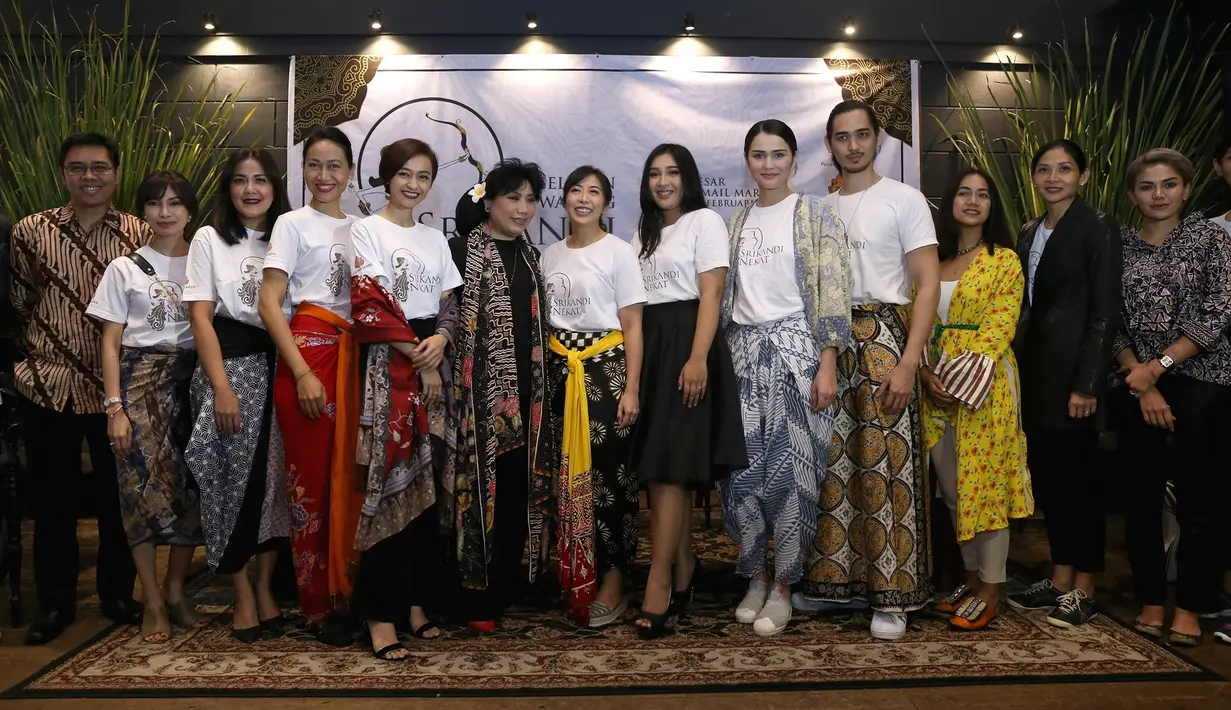 Dalam perannya, Senk Lotta mengaku tak banyak bicara. Pemeran dalam film Komedi Gokil 2 itu juga menari dan memeragakan busana milik Anne Avantie. Wayang orang Srikandi Nekat akan digelar di TIM, pada 25 Februari mendatang. (Daniel Kampua/Bintang.com)