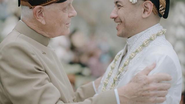 Potret Tiko dan Ayah Ashraf Sinclair (Instagram/@tikoaryawardhana)