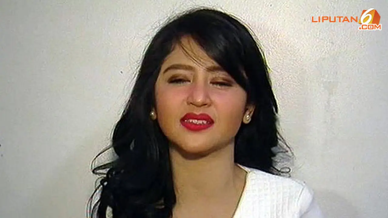 dewi-perssik-2-140206b.jpg