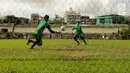 Kiper Timnas Indonesia U-19 saat melakukan sesi latihan di Stadion Padonmar, Yangon, Jumat (9/9). Dalam sesi latihan, skuad Garuda Nusantara digenjot untuk transisi pemain dan melepas tembakan jarak jauh. (Liputan6.com/Yoppy Renato)